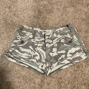 Women short pants